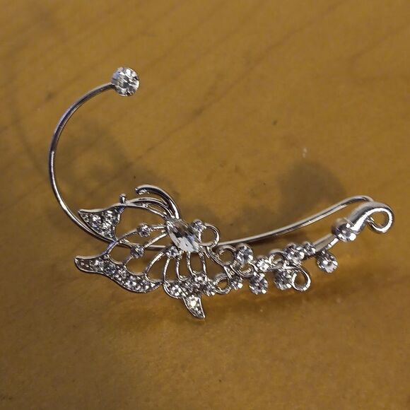 Butterfly Silvertone & Rhinestones Ear Cuff - Picture 4 of 4